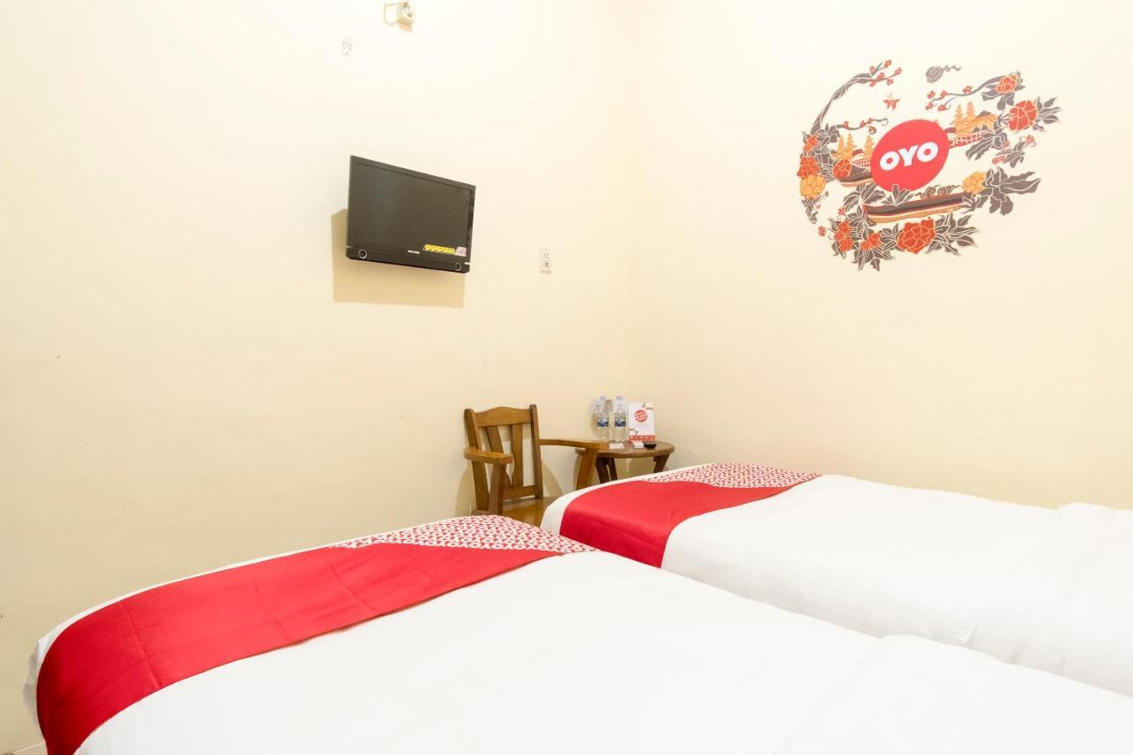 Oyo 723 Penginapan Nia Mandiri Syariah Medan Eksteriør billede