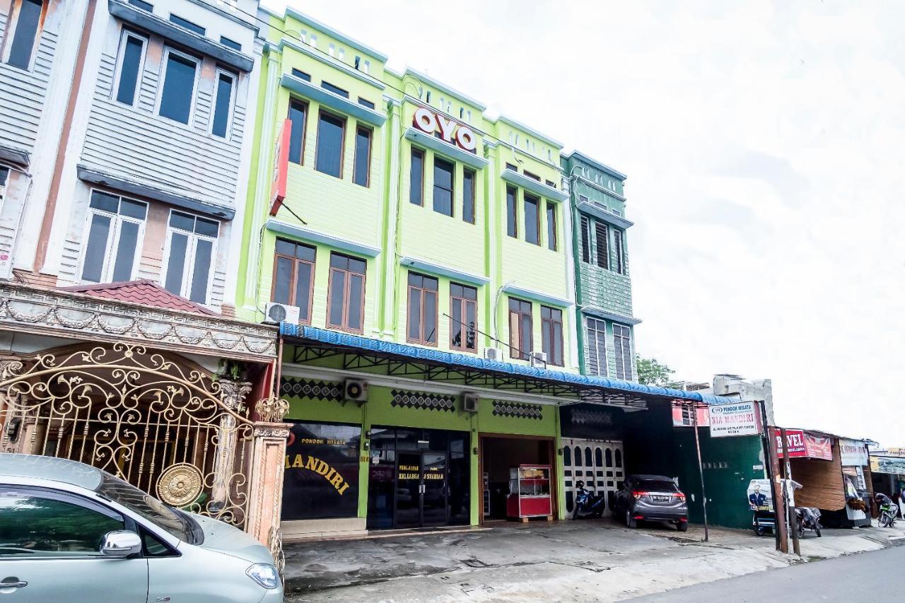 Oyo 723 Penginapan Nia Mandiri Syariah Medan Eksteriør billede