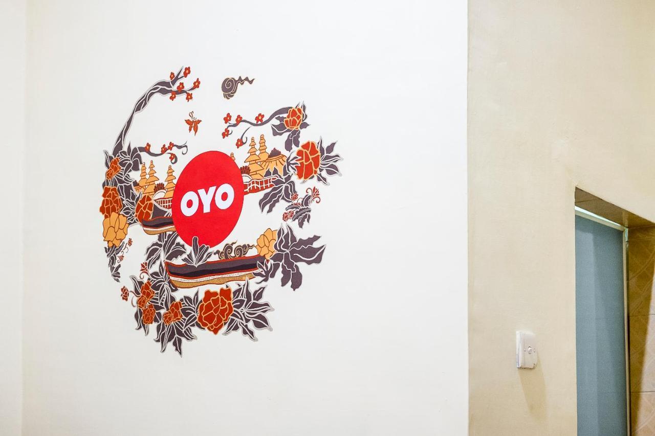 Oyo 723 Penginapan Nia Mandiri Syariah Medan Eksteriør billede