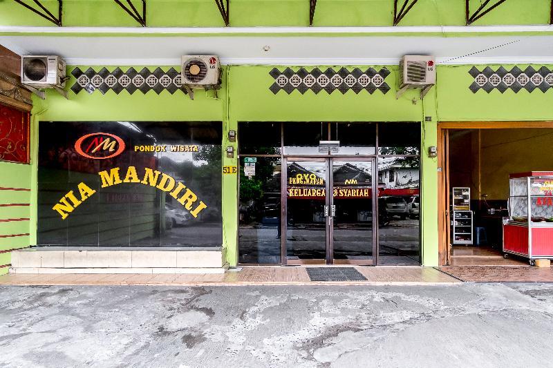 Oyo 723 Penginapan Nia Mandiri Syariah Medan Eksteriør billede