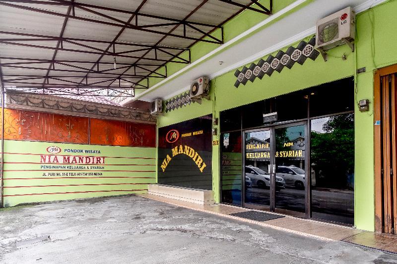 Oyo 723 Penginapan Nia Mandiri Syariah Medan Eksteriør billede
