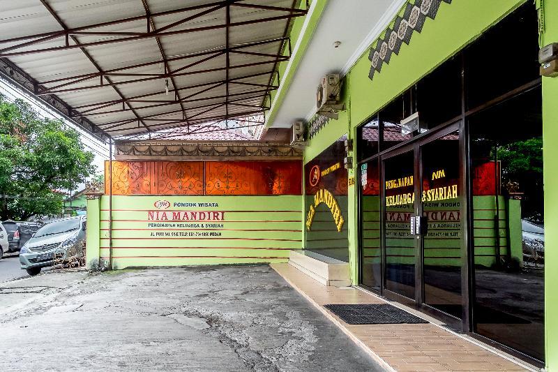 Oyo 723 Penginapan Nia Mandiri Syariah Medan Eksteriør billede